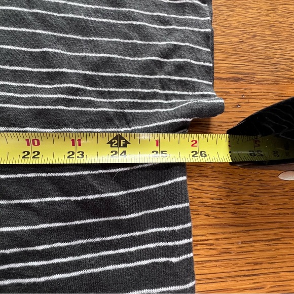 ⭐️ Eileen Fisher 100% Linen Grey & White Striped Boatneck Split Hem Tunic LARGE - Picture 12 of 14